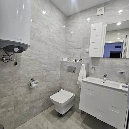 Olympia Complex 2*