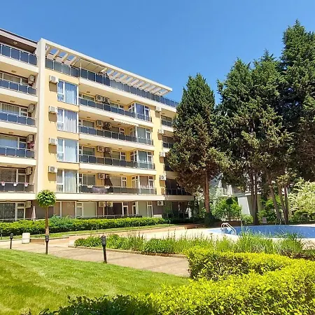 Olympia Complex מלון דירות