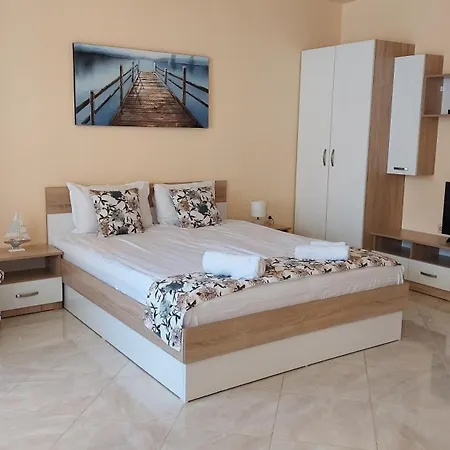 Olympia Complex 2*