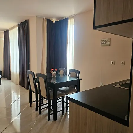 Olympia Complex מלון דירות 2*